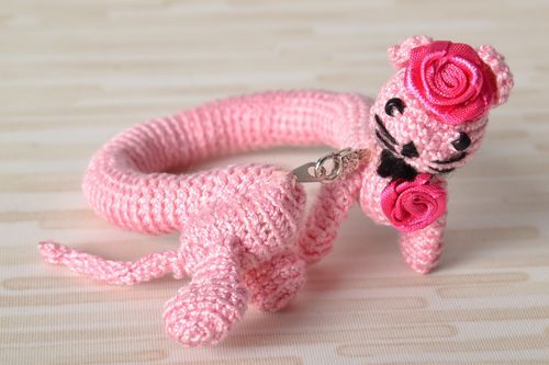 Bracelet tricoté rose fait main - MADEheart.com