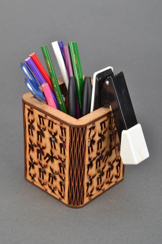 Pot à crayon en bois fait main - MADEheart.com