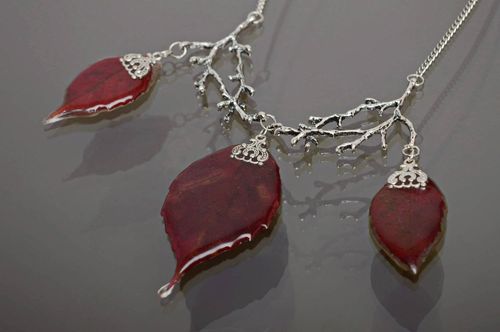 Epoxy necklace with real leaves - MADEheart.com