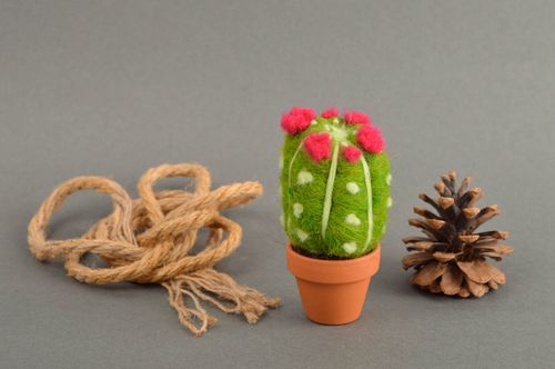 Künstliche Pflanze handmade Plüsch Kaktus Deko Spielzeug Deko aus Naturmaterial - MADEheart.com