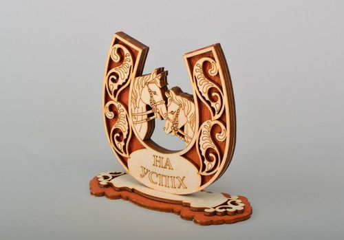 Figurine en bois en forme de fer à cheval - MADEheart.com