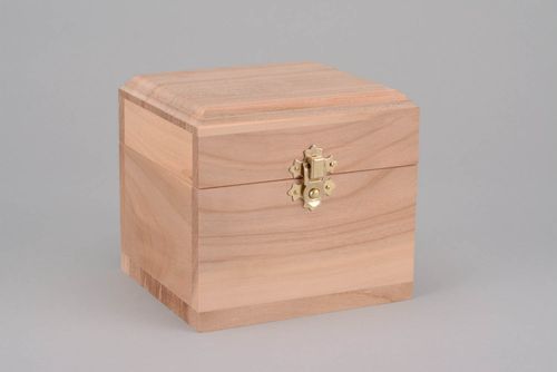 Caja de madera en blanco con cierre - MADEheart.com