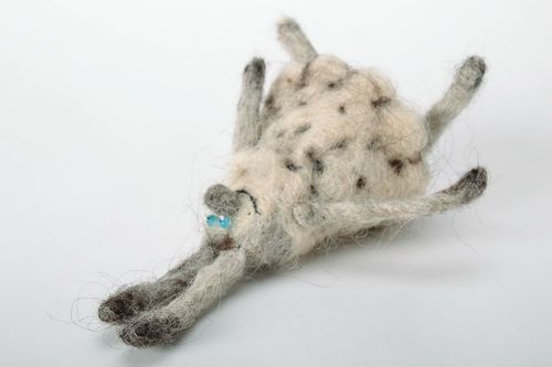 Brinquedo de feltro de lã lebre - MADEheart.com