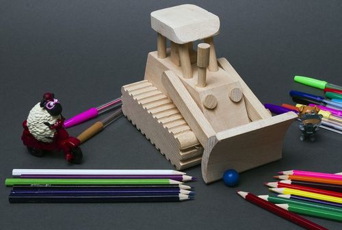 Giocattolo di legno per bambini fatto a mano trattore giocattolo da bambini - MADEheart.com