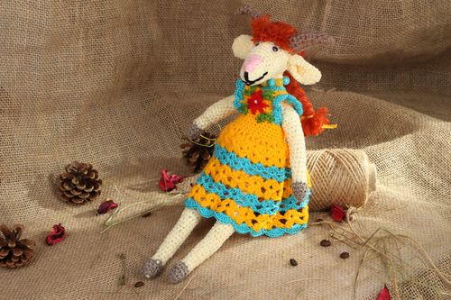 Juguete tejido a crochet - MADEheart.com