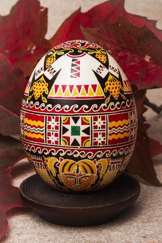 Œuf de Pâques coloré ukrainien - MADEheart.com