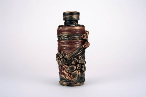Schöne Glass-Flasche mit Leder-Dekoration - MADEheart.com