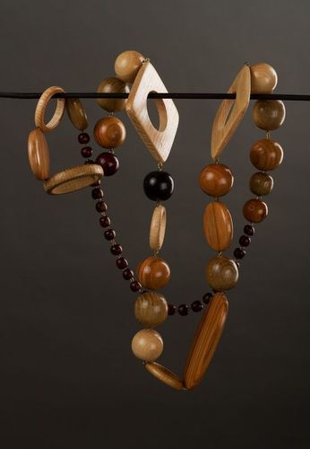 Massive hölzerne Perlenkette - MADEheart.com