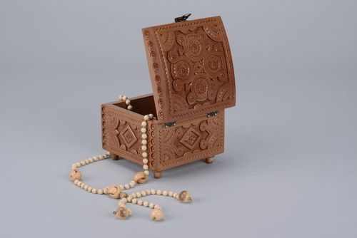 Jewelry box with carving - MADEheart.com