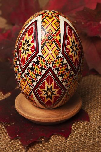 Pyssanka (œuf peint) fait à la main avec ornement - MADEheart.com