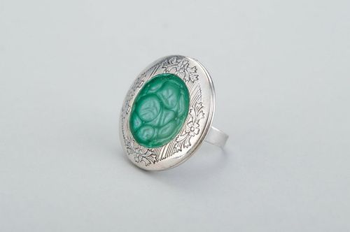 Ring medallion with an epoxy resin - MADEheart.com