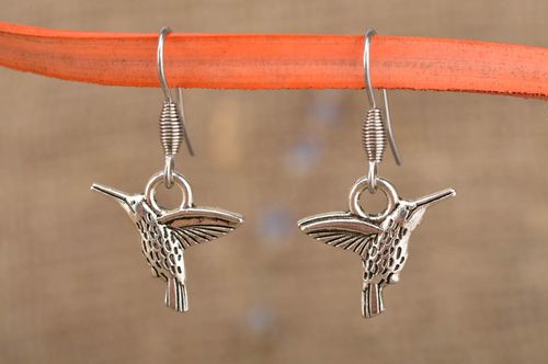 Handmade Metall Schmuck ausgefallener Ohrschmuck Ohrringe für Damen Kolibris - MADEheart.com
