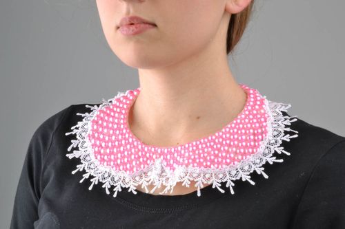 Col tricoté en perles de rocailles roses fait main - MADEheart.com