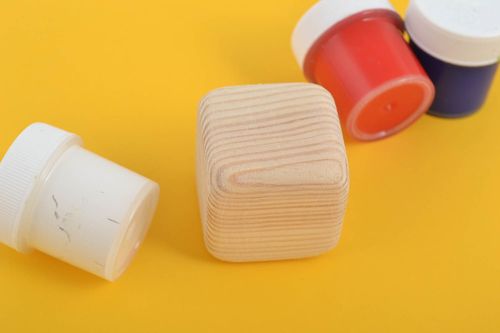 Petit Cube de bois Jouet fait main à décorer cadeau pour enfant écologique - MADEheart.com
