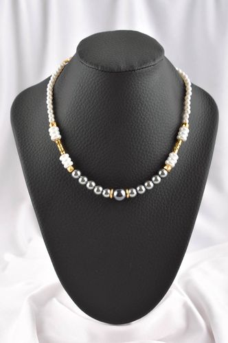 Collier fausses perles Bijou fait main élégant de soirée gris-blanc Cadeau femme - MADEheart.com