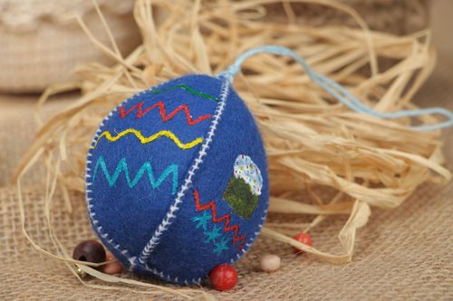 Huevo de Pascua hecho a mano de fieltro con bordado decoración pascual - MADEheart.com