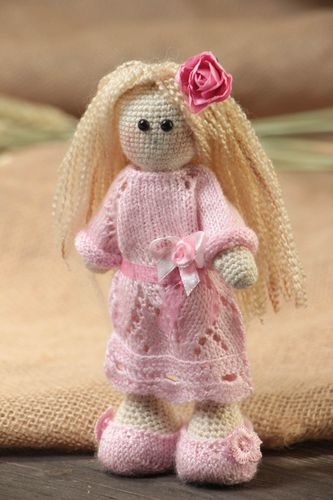 Juguete de peluche tejido artesanal muñeca niña bonita para críos - MADEheart.com