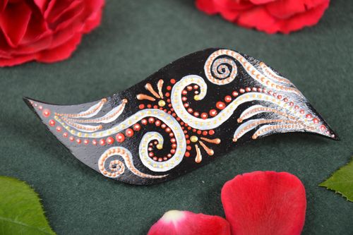 Handmade Haarspange aus Holz Damen Modeschmuck Accessoire für Haare mit Muster - MADEheart.com