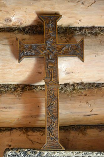 Handmade Kreuz aus Holz Wand Kreuz geschnitzt Haus Deko dunkel originell - MADEheart.com