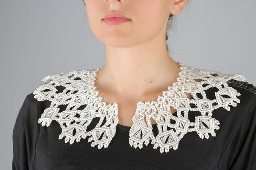 Cuello decorado blanco - MADEheart.com