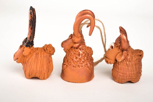 Handmade Keramik Glöckchen Deko Figuren Wohnzimmer Deko Set 3 Stück bemalt - MADEheart.com