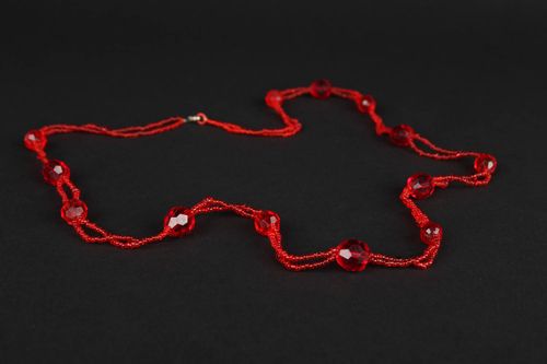 Collier rouge Bijou fait main en perles de rocaille Cadeau femme de créateur - MADEheart.com