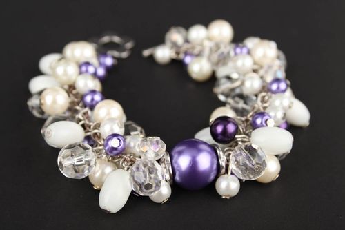 Bracelet perles fantaisie Bijou fait main blanc-violet Cadeau pour femme - MADEheart.com