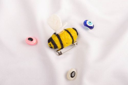 Handmade Brosche Tier Accessoire für Frauen Designer Schmuck grelle Biene - MADEheart.com