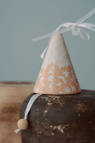 Clochette cône en argile faite main - MADEheart.com