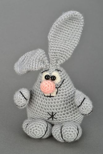 Jouet mou tricoté au crochet Lièvre  - MADEheart.com