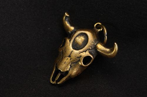 Pendentif en bronze Crâne de laurochs fait main - MADEheart.com