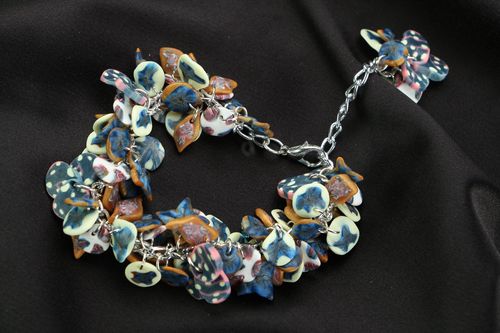 Bracelete feminino artesanal de argila de polímero com pingente  - MADEheart.com