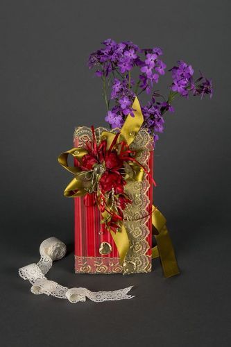Enveloppe cadeau rouge avec fleur pour argent  - MADEheart.com