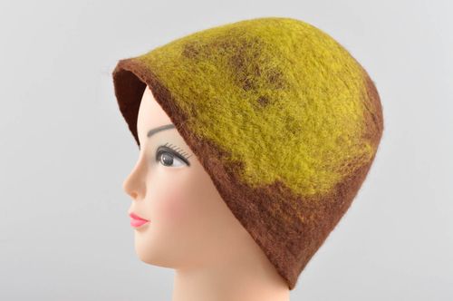 Handmade Mütze aus Filzwolle Accessoire für Frauen Damen Mütze braun gelb schön - MADEheart.com