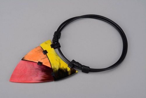 Necklace made of horn and leather - MADEheart.com