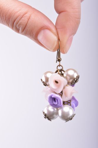 Boucles doreilles en perles dimitation et pâte polymère faites main pendantes  - MADEheart.com