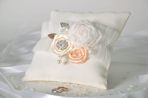 Small ring pillow - MADEheart.com