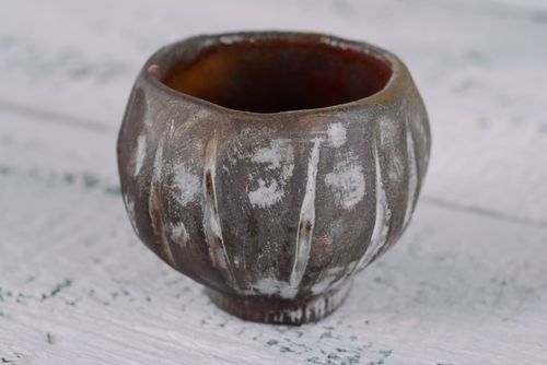 Originelle handmade Tasse aus Ton schwarz geräucherte Keramik umweltfreundlich - MADEheart.com
