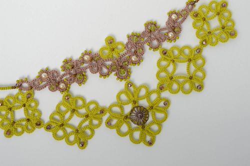 Collar artesanal calado Flores verdes - MADEheart.com