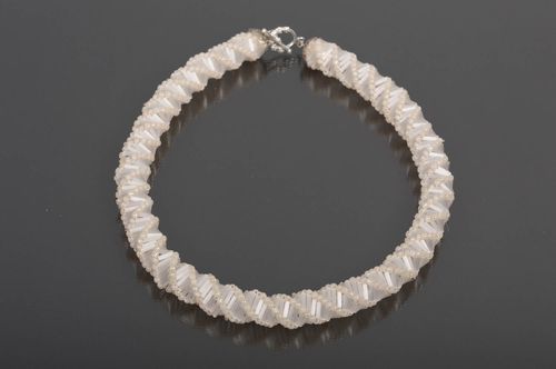 Collier spirale Bijou fait main blanc en perles de rocaille Cadeau femme - MADEheart.com