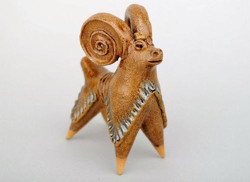 Silbato de arcilla en forma de cordero - MADEheart.com
