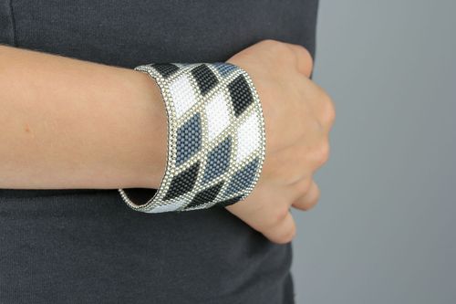 Bracelete largo de miçangas Geometria - MADEheart.com