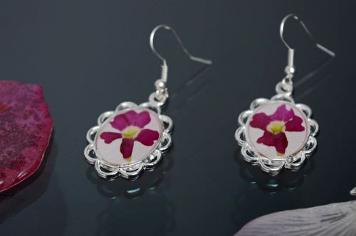 Epoxy resin earrings with verbena - MADEheart.com