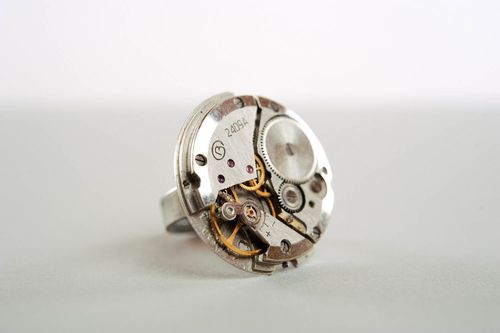Anello da donna fatto a mano anello di metallo bello con meccanismo di orologio - MADEheart.com