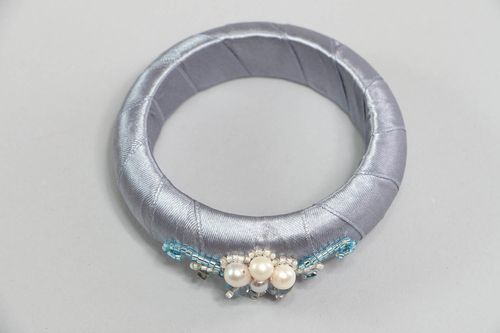 Bracciale con perla e perline fatto a mano accessorio originale donna  - MADEheart.com