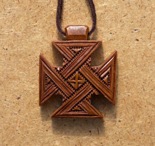 Croix pectorale védique à cordon de cuir - MADEheart.com