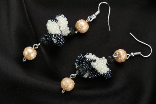 Boucles doreilles faites main en perles de rocailles Clair de lune - MADEheart.com