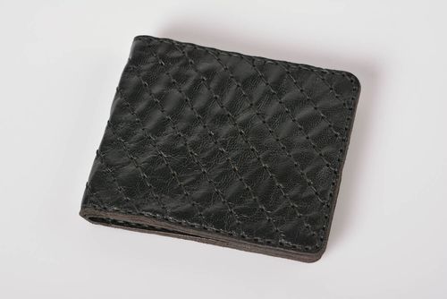 Portefeuille en cuir fait main Maroquinerie noir Cadeau original pour homme - MADEheart.com