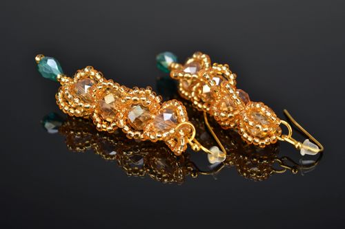 Goldfarbene Ohrringe aus Glasperlen und Kristall  - MADEheart.com