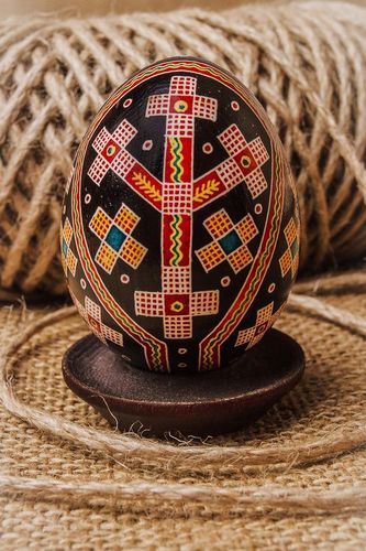 Huevo de Pascua con ornamentos - MADEheart.com